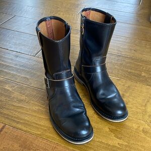Harley Davidson leather engineer boots.